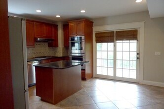 242 Bedford Rd, Unit First floor in Pleasantville, NY - Building Photo - Building Photo