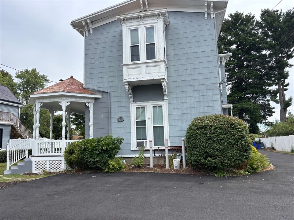 83 Congress St in Milford, MA - Building Photo