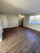 106 W Ray St in Dickson, TN - Building Photo - Building Photo