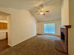 966 Parkview Cir in Hewitt, TX - Building Photo - Building Photo