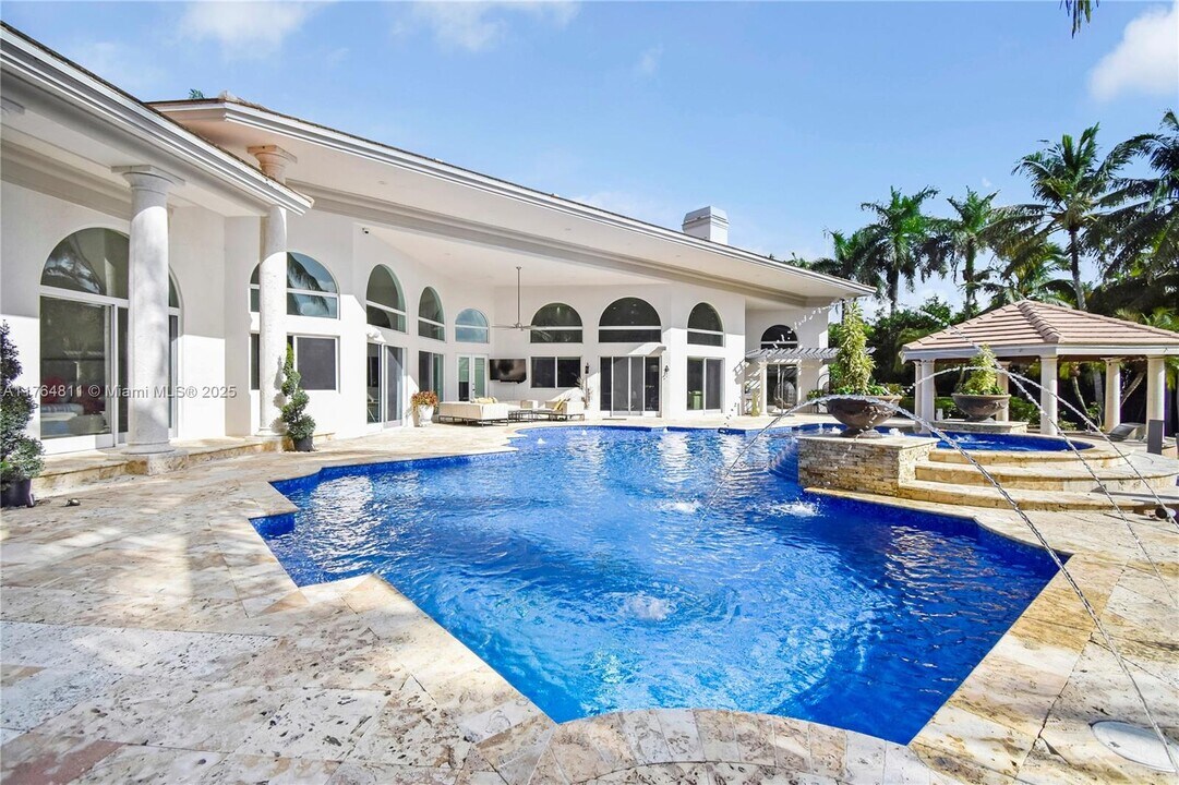 3502 Derby Ln in Weston, FL - Building Photo