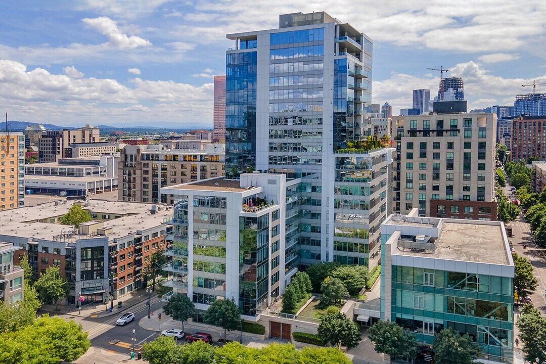 1001 NW Lovejoy St, Unit #TH802 in Portland, OR - Building Photo