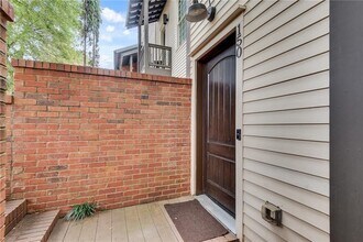 3371 Dogwood Dr in Atlanta, GA - Building Photo - Building Photo