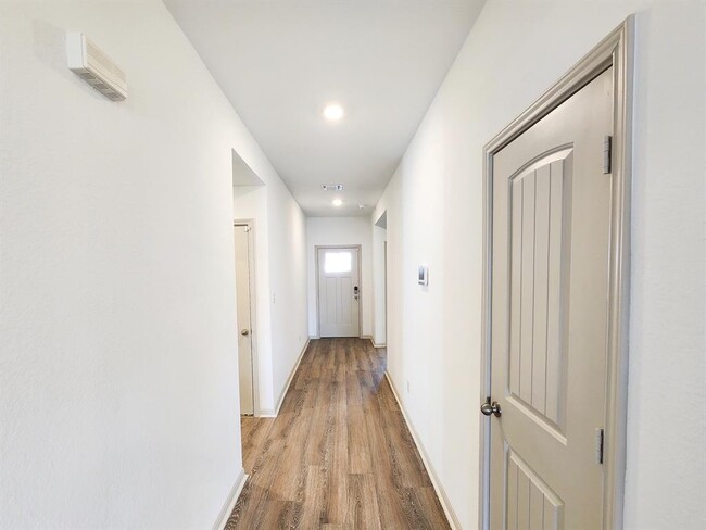 102 Ft Clark Spgs Dr in Hutto, TX - Building Photo - Building Photo