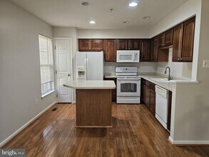 7136 Deep Falls Way in Elkridge, MD - Building Photo - Building Photo