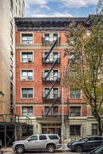 327 W 83rd St in New York, NY - Building Photo - Building Photo
