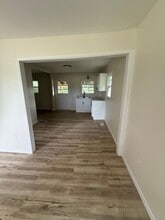 1068 Hedges Rd in Xenia, OH - Building Photo - Building Photo