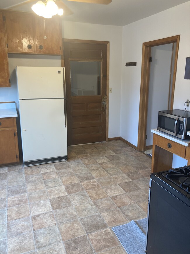 826 Hess Ave, Unit 4 in Erie, PA - Building Photo - Building Photo