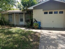 5917 Rio Grande Dr in Corpus Christi, TX - Building Photo