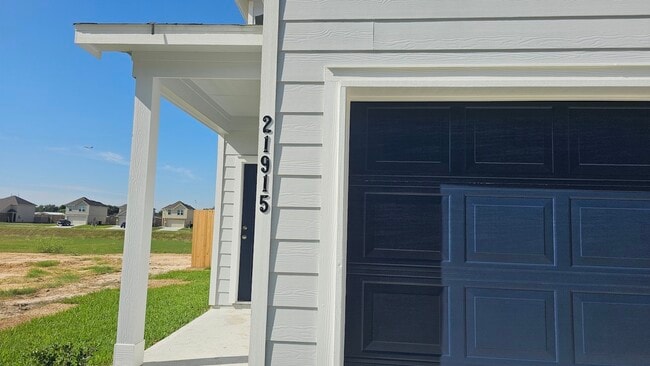 21915 Grand Majestic Dr in Houston, TX - Building Photo - Building Photo