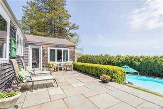 19 Bluewater Hill in Westport, CT - Foto de edificio - Building Photo