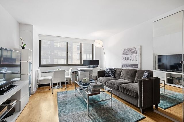 130 W 15th St-Unit -3-L in New York, NY - Building Photo