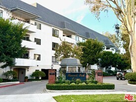 637 Wilcox Ave in Los Angeles, CA - Building Photo