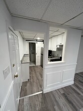 11 Myrtle St, Unit B in Boston, MA - Building Photo - Building Photo