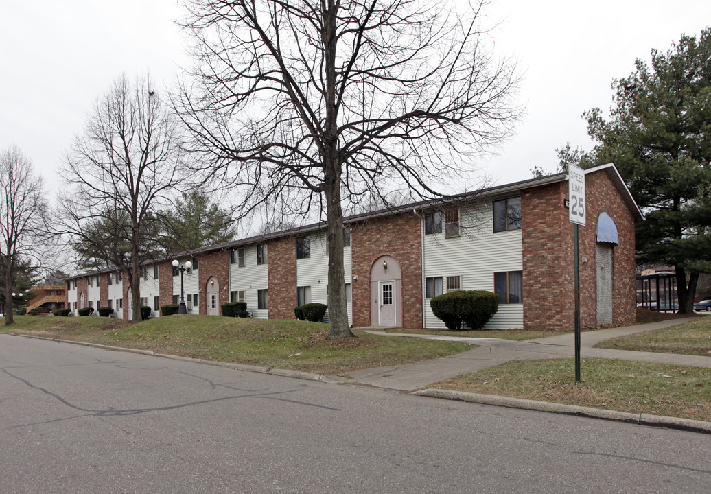 700 Carnegie Ave in Akron, OH - Building Photo