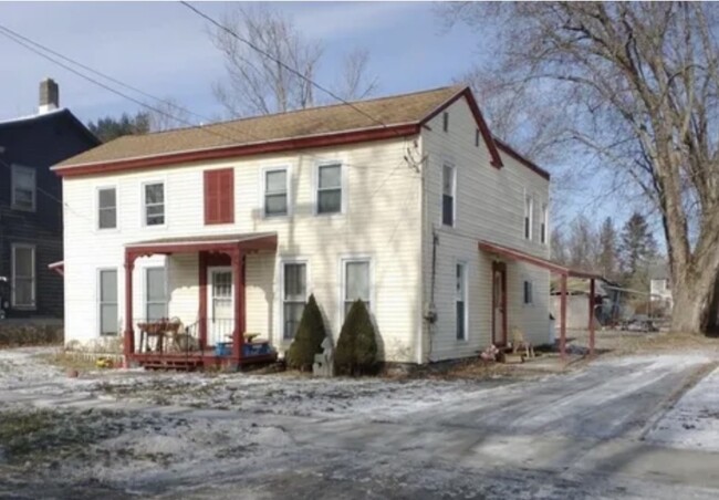 35 Main St in Laurens, NY - Building Photo - Building Photo