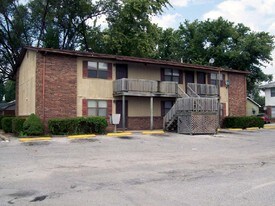 913 Joliet Dr Apartments