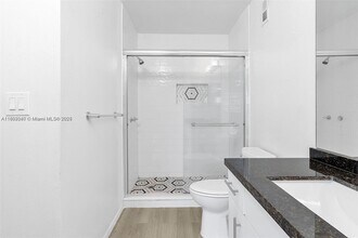 2351 NW 33rd St, Unit 506 in Oakland Park, FL - Building Photo - Building Photo