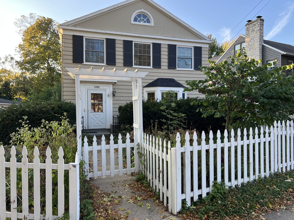 2388 West Lawn Ave, Unit 3 in Madison, WI - Building Photo