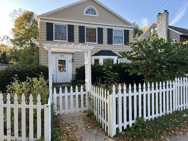 2388 West Lawn Ave, Unit 3