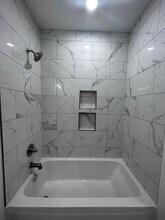 102 W 6th St in Bloomington, IN - Foto de edificio - Building Photo