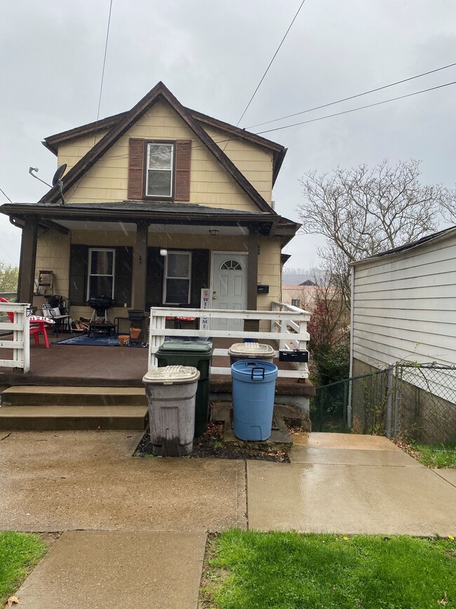 651 6th St, Unit 1 in Oakmont, PA - Building Photo - Building Photo