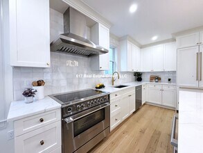 8 Holly Ave in Cambridge, MA - Foto de edificio - Building Photo