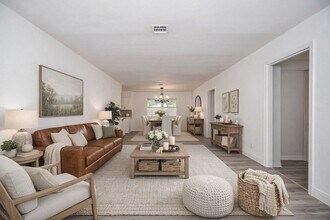 5330 Windswept Ln in Houston, TX - Building Photo - Building Photo