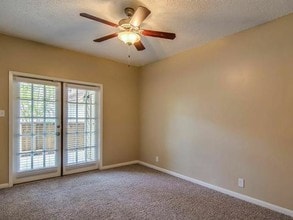 Santa Fe Condo Apartments in San Antonio, TX - Foto de edificio - Building Photo