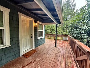 1907 E 18th St in Bremerton, WA - Building Photo - Building Photo