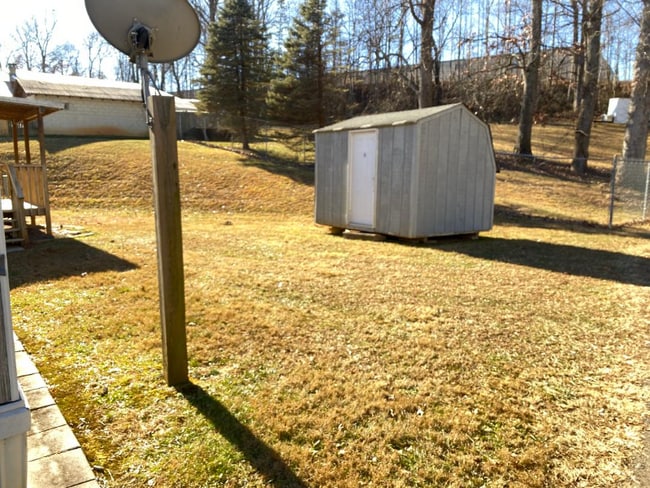 40 Tylers Cookie Ln in Asheville, NC - Foto de edificio - Building Photo
