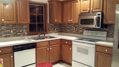 236 Crabapple Ln, Unit Right in Buffalo, NY - Foto de edificio - Building Photo