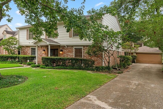 527 Briar Knoll Dr in Houston, TX - Building Photo - Building Photo