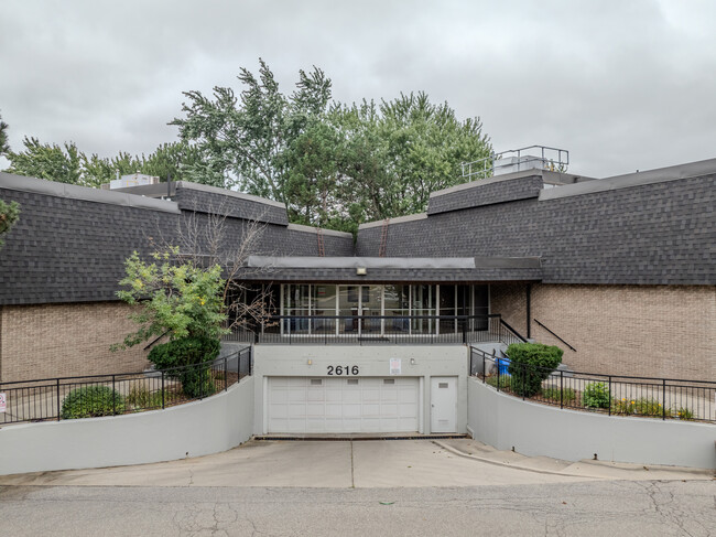 2626 Woodchester Dr in Mississauga, ON - Building Photo - Building Photo