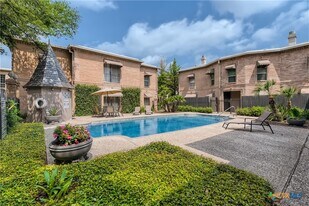 7711 Broadway in San Antonio, TX - Building Photo