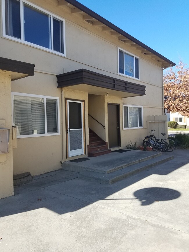 658 Kodiak Ct, Unit 1 in Sunnyvale, CA - Foto de edificio - Building Photo