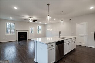 1095 Lawanna Dr in Marietta, GA - Building Photo - Building Photo