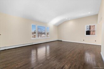 20 Alex Ln, Unit 2 in Glen Cove, NY - Building Photo - Building Photo