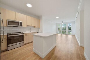 10170 SW 7th St, Unit 22-311 in Pembroke Pines, FL - Building Photo