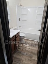 4912 Douglas Rd in Toledo, OH - Building Photo - Building Photo