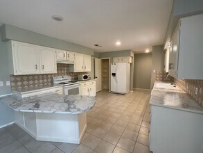 1822 Greenwood Ln in Kingsland, TX - Building Photo - Building Photo