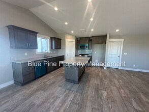 3881 E Hemlock Ln in Rigby, ID - Building Photo - Building Photo