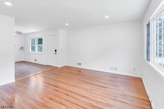 80 White Meadow Rd in Rockaway, NJ - Building Photo - Building Photo