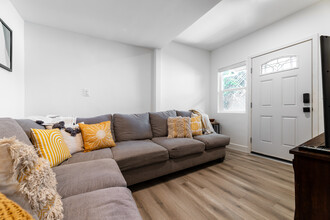 1403 Seward St, Unit 2 in Los Angeles, CA - Building Photo - Building Photo