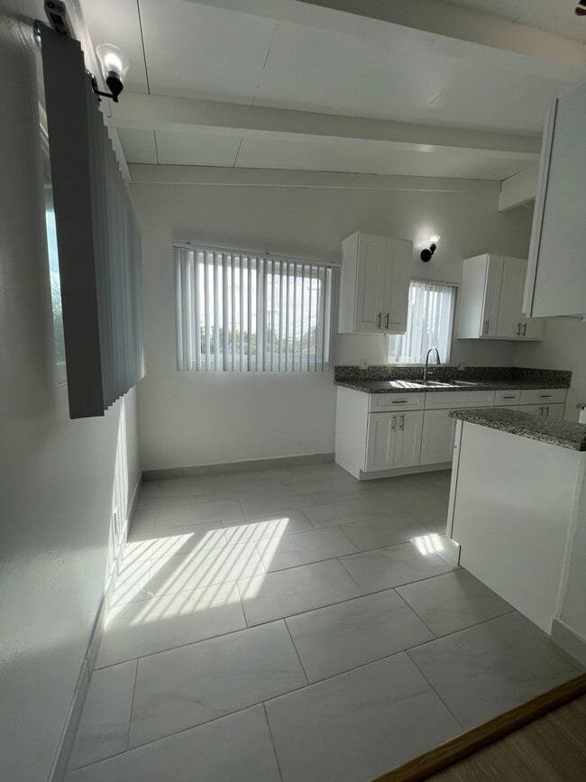 1102 W Broadway, Unit 6