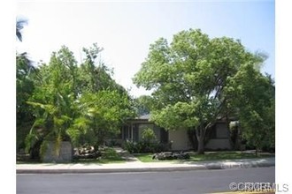 9966 Live Oak Ave in Temple City, CA - Foto de edificio - Building Photo
