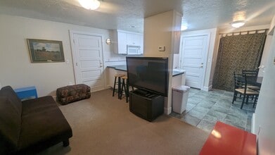 943 E South Temple, Unit B in Salt Lake City, UT - Foto de edificio - Building Photo