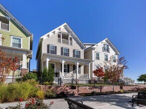 10383 E 58th Ave in Denver, CO - Foto de edificio - Building Photo