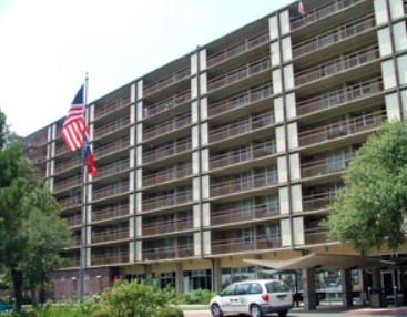 Victoria Plaza in San Antonio, TX - Building Photo