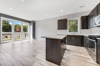 2431 W Congress Pkwy in Chicago, IL - Building Photo - Building Photo